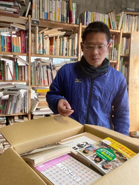 画像7: ひと箱いっぱい発送サービス(大サイズ 50〜70冊程度)  香川の本屋さん×かまんよ書店 (7)
